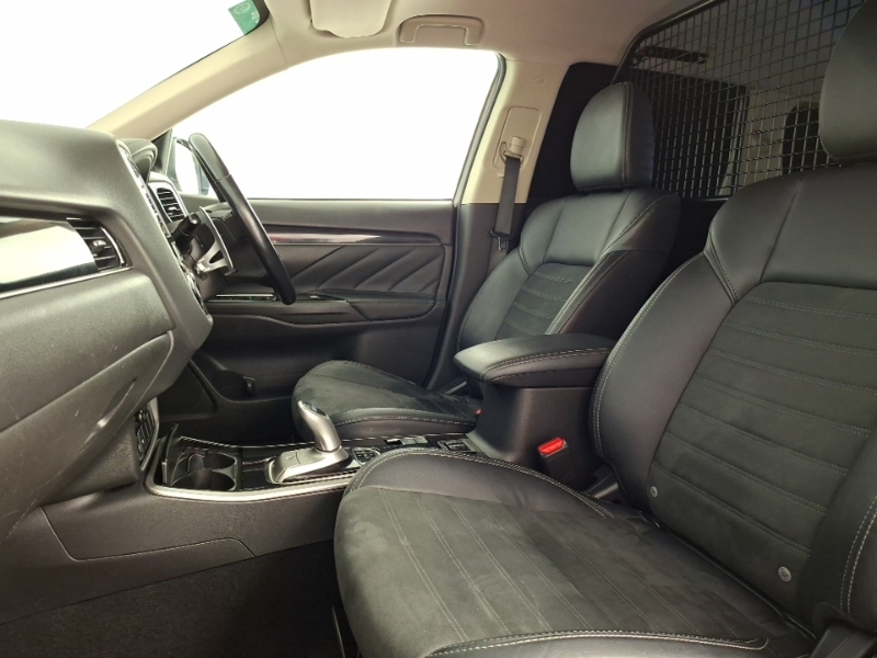 Mitsubishi Outlander 2.4 Phev Juro Commercial White #5