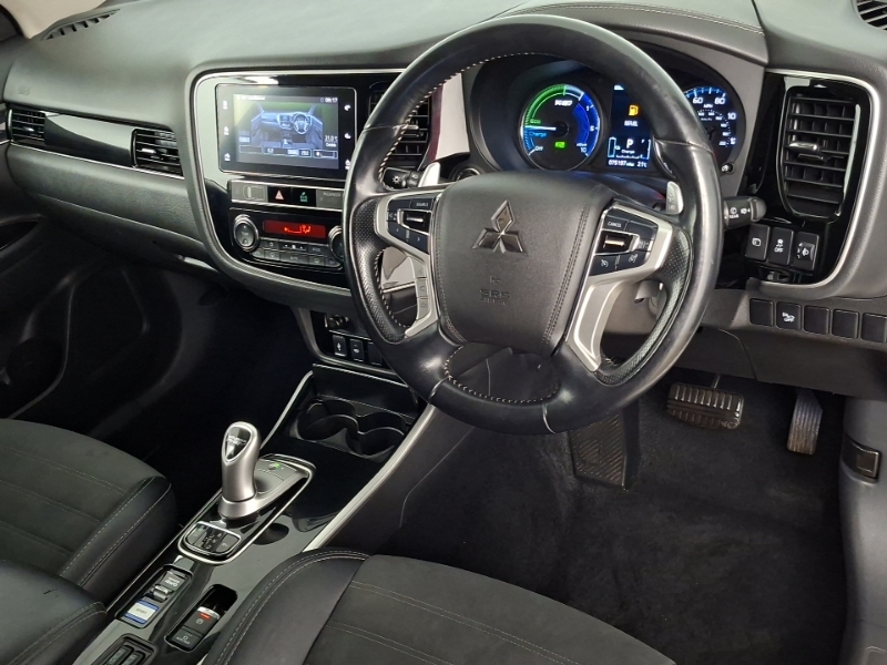 Mitsubishi Outlander 2.4 Phev Juro Commercial White #3