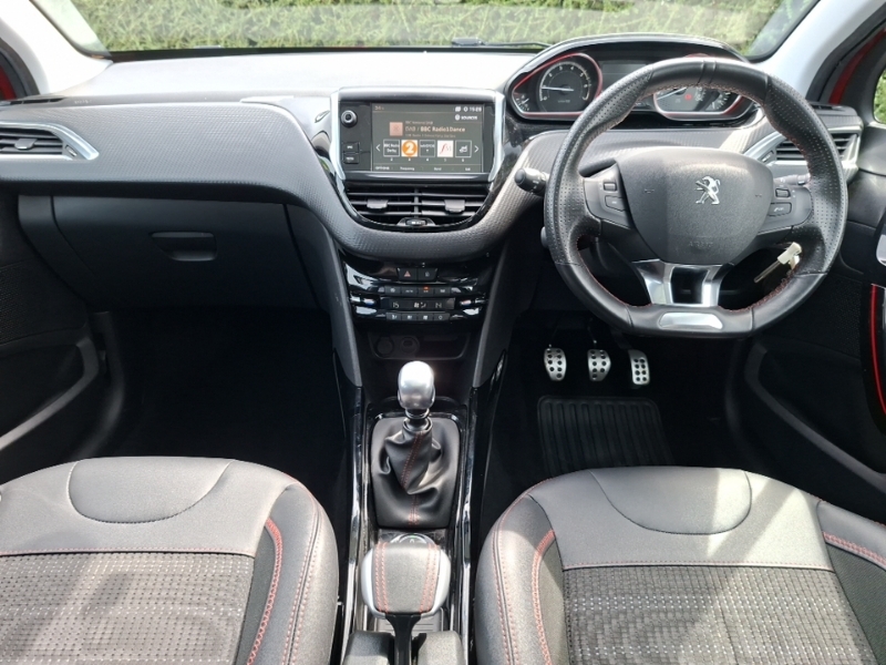 Peugeot 2008 1.2 Puretech 110 Gt Line 6 Speed Red #3