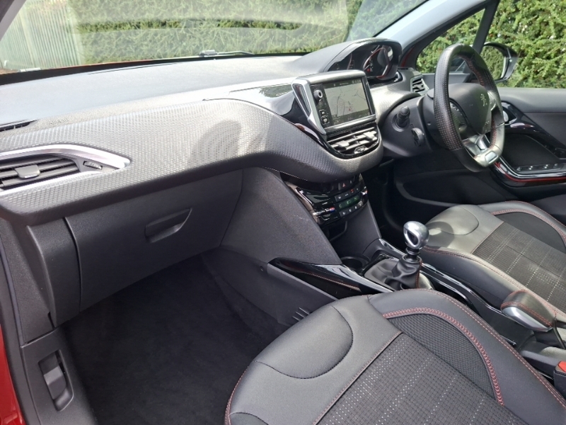 Peugeot 2008 1.2 Puretech 110 Gt Line 6 Speed Red #5