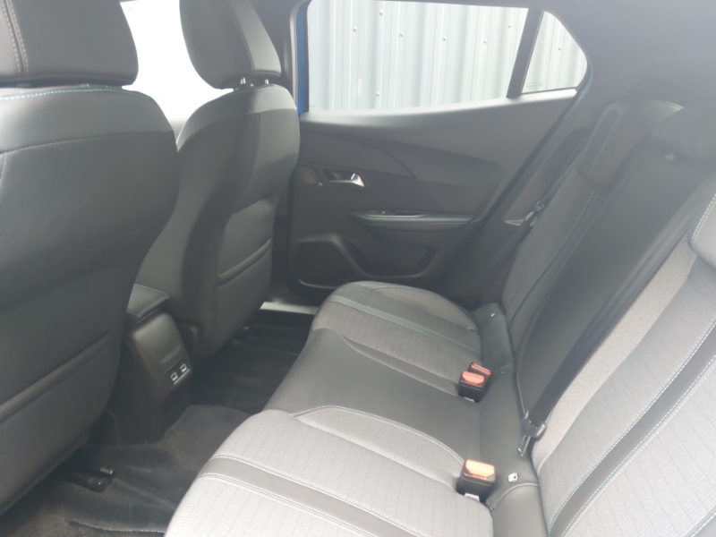 Peugeot e-2008 100Kw Allure Premium 50Kwh Blue #6