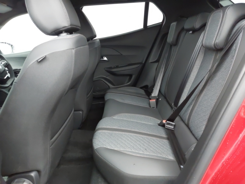 Peugeot 2008 1.2 Hybrid 136 Allure E-dsc6 Red #6