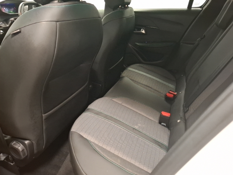 Peugeot 208 1.2 Puretech 100 Allure White #6