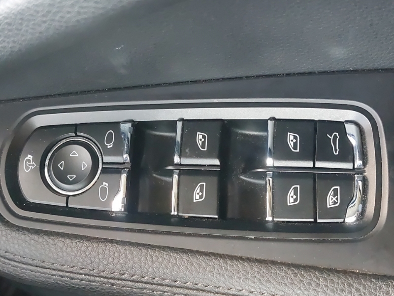 Porsche Macan Suv Black #16
