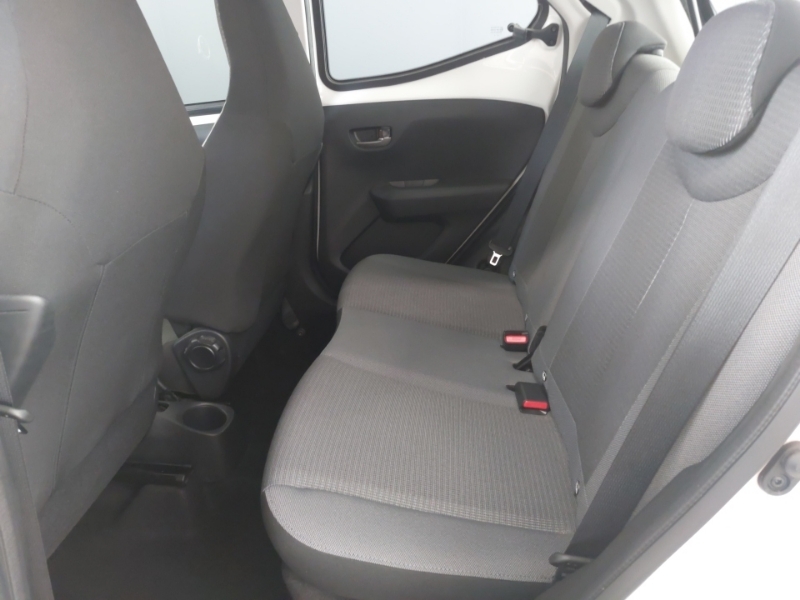 Toyota Aygo 1.0 Vvt-i X-play Tss White #6