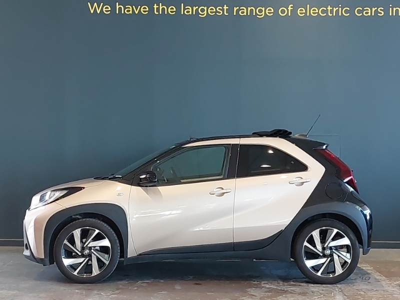 Toyota Aygo X 1.0 Vvt-i Edge Beige #4