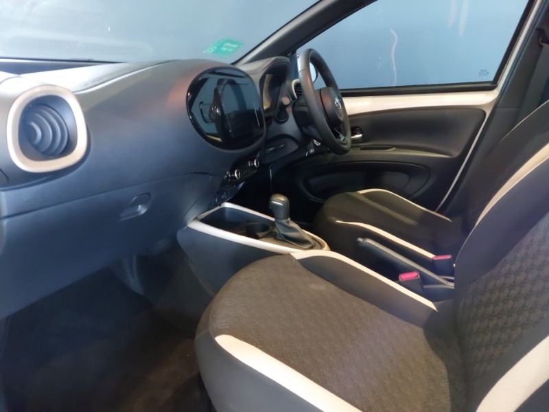 Toyota Aygo X 1.0 Vvt-i Edge Beige #5
