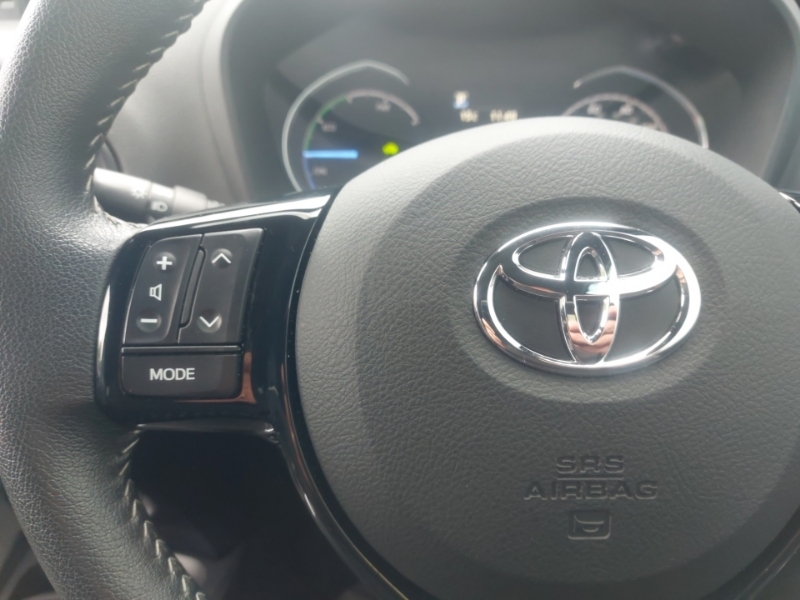 Toyota Yaris Hatchback Red #12