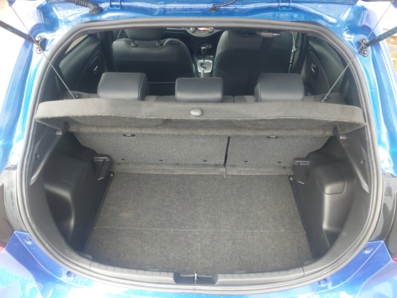 Toyota Yaris Hatchback Red #18