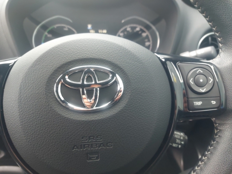 Toyota Yaris Hatchback Red #13