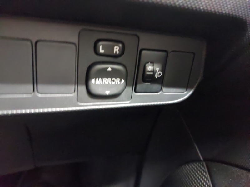 Toyota Auris Hatchback 1.33 Blue #10
