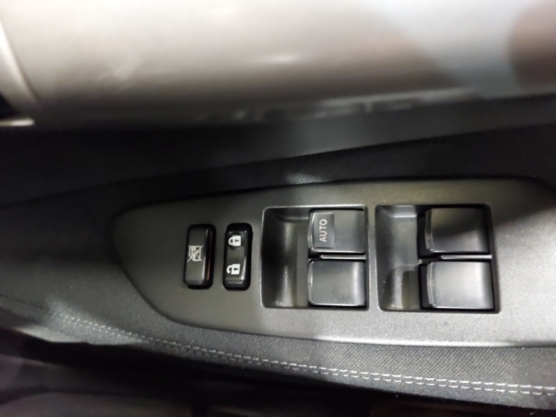 Toyota Auris Hatchback 1.33 Blue #16