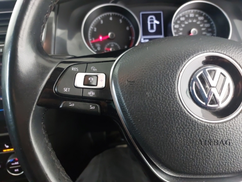 Volkswagen Golf R Black #12