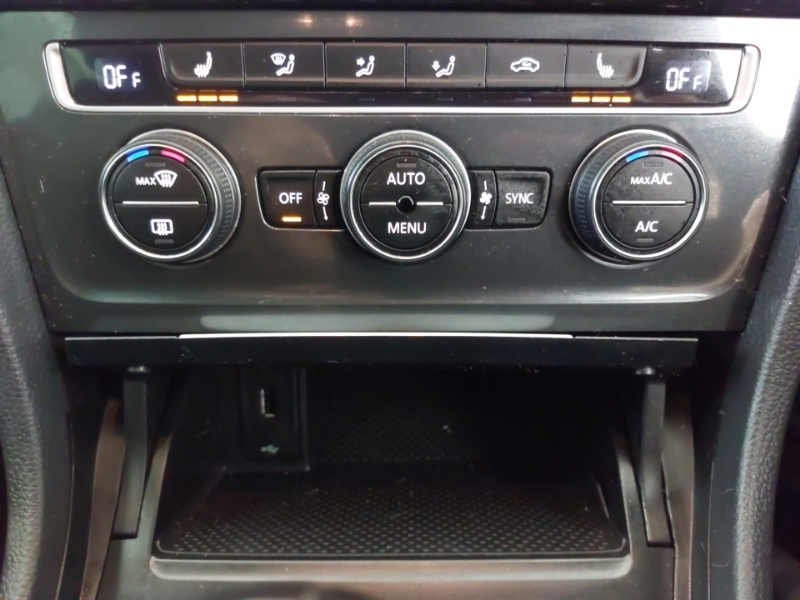 Volkswagen Golf R Black #16