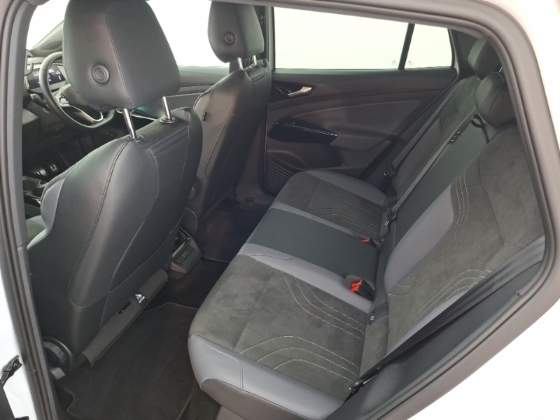 Volkswagen ID.4 210Kw Match Pro 77Kwh White #6