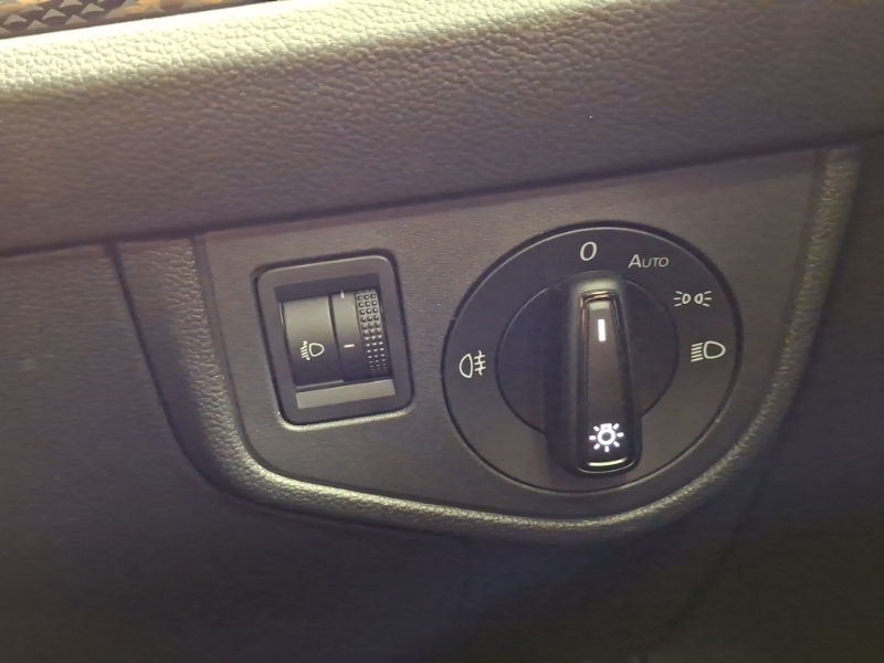 Volkswagen Polo Match White #17