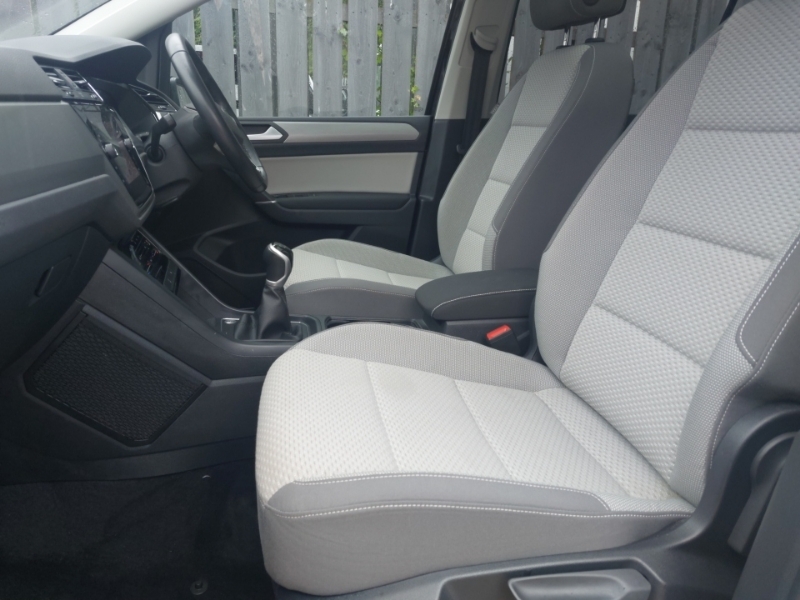 Volkswagen Touran 1.5 Tsi Evo Se Family Black #5