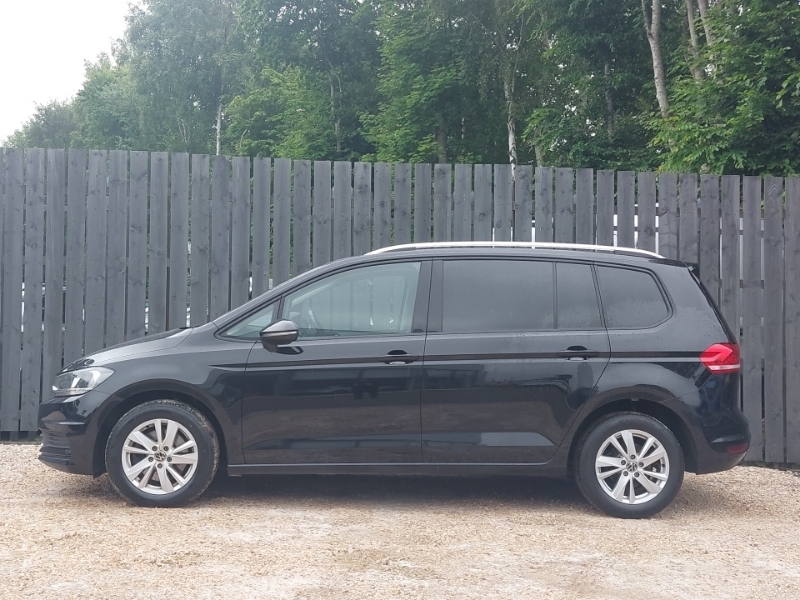 Volkswagen Touran 1.5 Tsi Evo Se Family Black #4