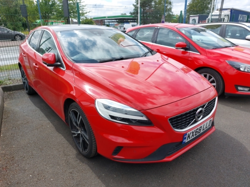 Volvo V40 T3 152 R Design Pro Geartronic Red