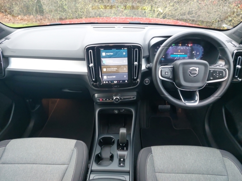 Volvo XC40 2.0 B3p Core Red #3