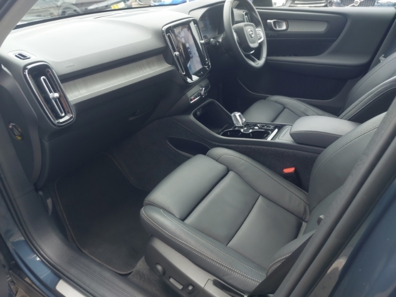 Volvo XC40 2.0 B3p Ultra Dark Blue #5