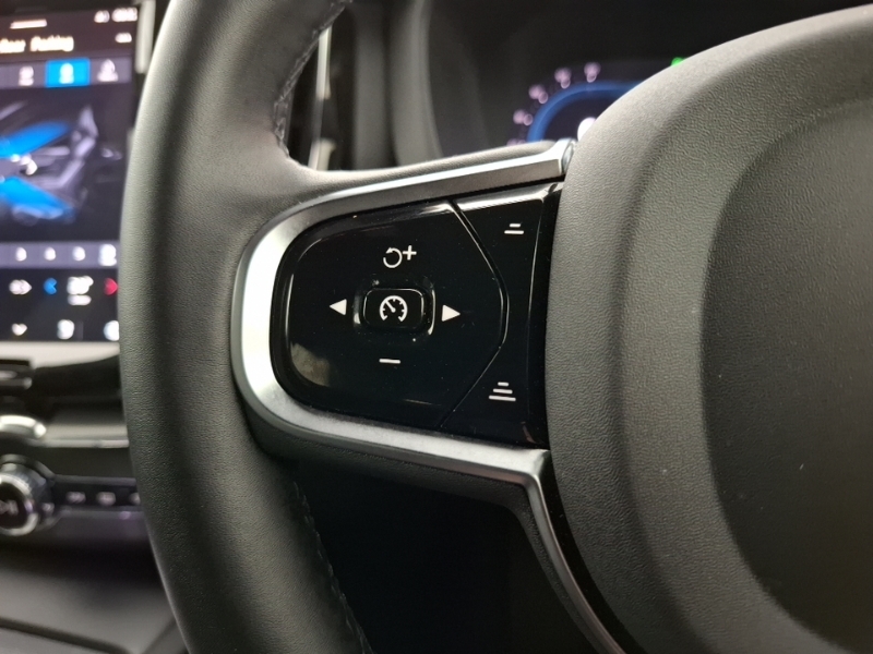 Volvo XC60 Ultra Black Edition Black #14