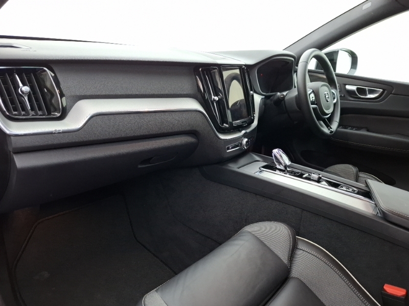 Volvo XC60 2.0 B5p Plus Dark Awd Geartronic Black #5
