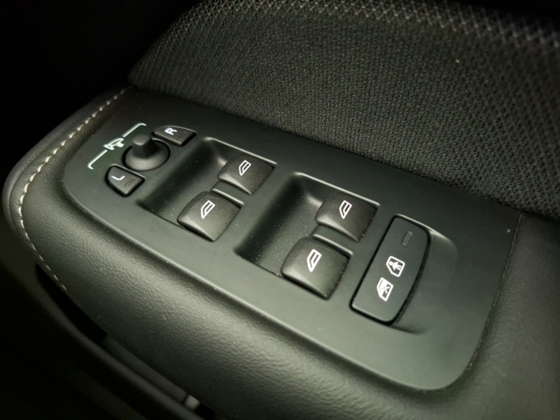 Volvo XC60 Ultra Black Edition Black #19