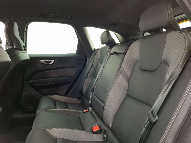 Volvo XC60 2.0 B5p Plus Dark Awd Geartronic Black #6