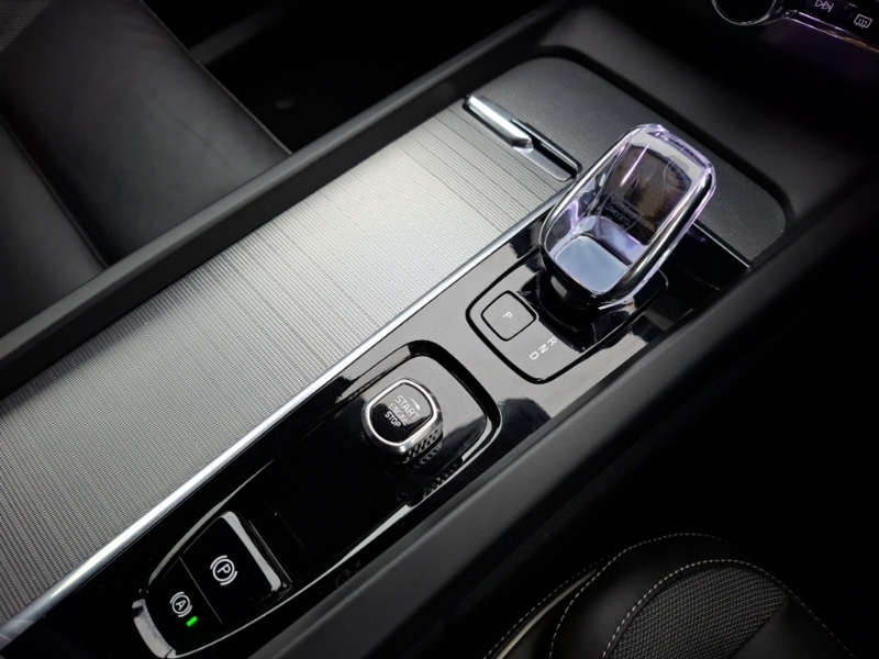 Volvo XC60 Ultra Black Edition Black #13