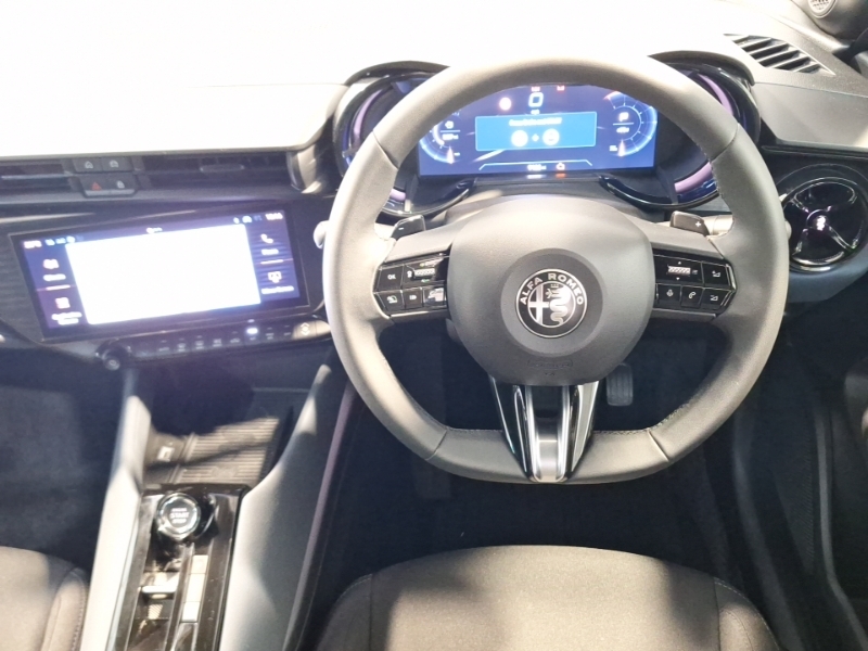 Alfa Romeo Junior 1.2 Turbo Ibrida Black #8