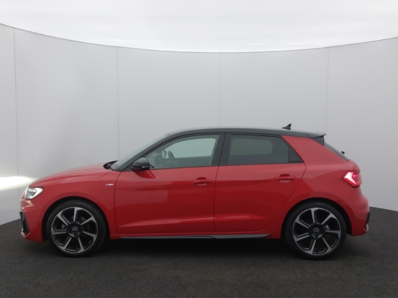 Audi A1 30 Tfsi 110 Black Edition Red #4