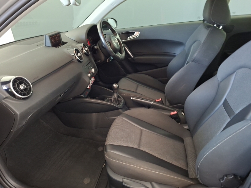 Audi A1 1.6 Tdi Sport Black #5
