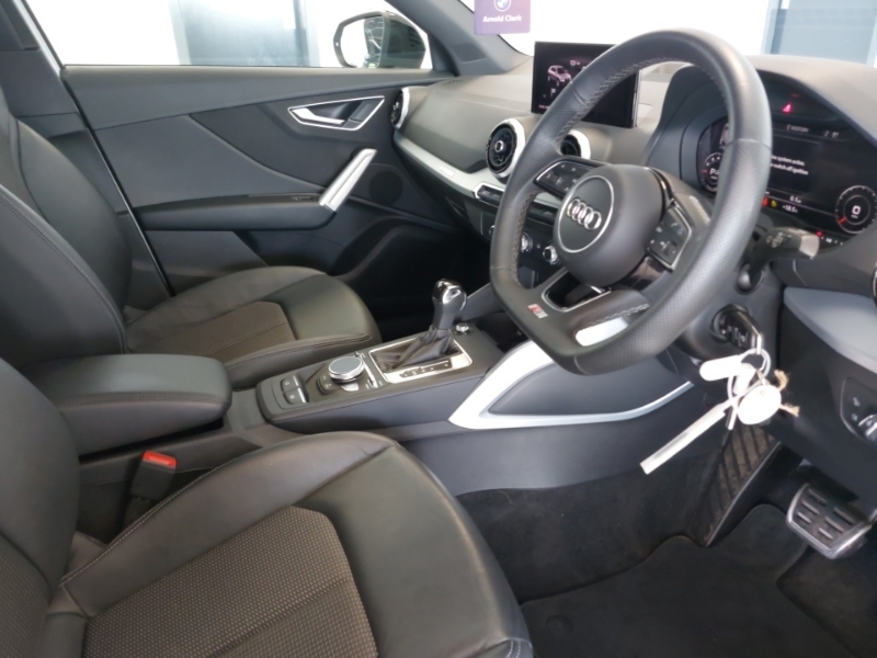 Audi Q2 35 Tfsi Black Edition S Tronic CVZ7256 White #6