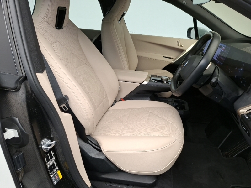 BMW iX 40 76.6Kwh M Sport Xdrive White #11