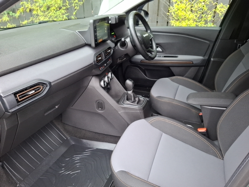 Dacia Jogger 1.6 Hev Extreme Green #5