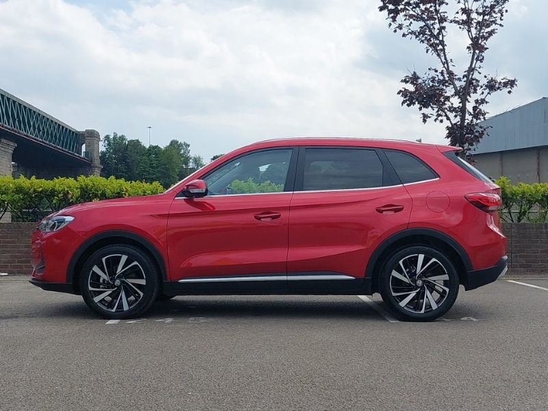 MG ZS 1.5 Hybrid Trophy Red #4