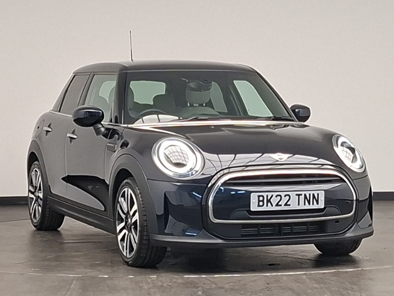 Mini Hatch 1.5 Cooper Exclusive BK22TNN Black