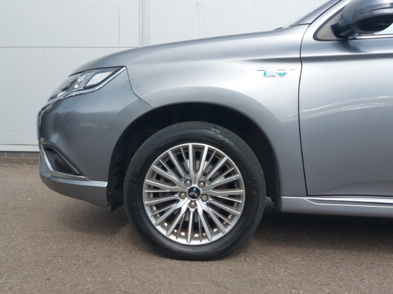 Mitsubishi Outlander 2.4 Outlander Exceed Phev Cvt 4Wd Black #19