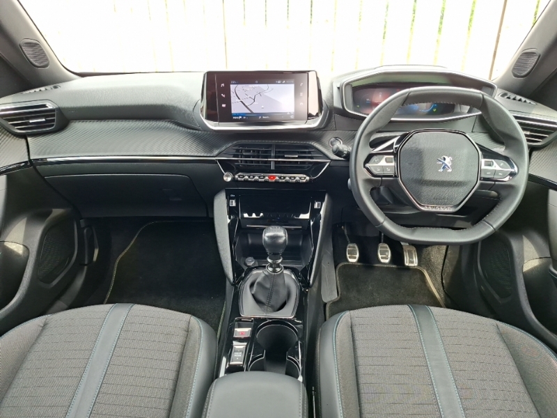 Peugeot 2008 1.2 Puretech Allure Premium Black #3