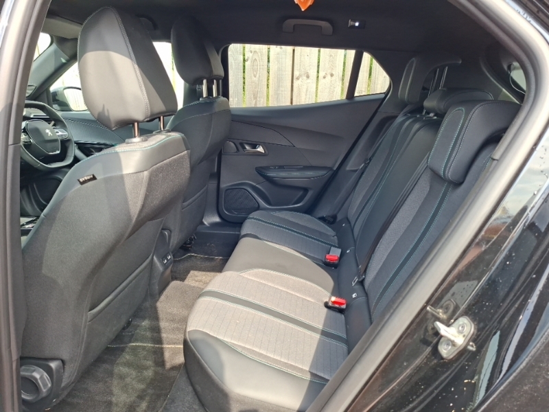 Peugeot 2008 1.2 Puretech Allure Premium Black #6