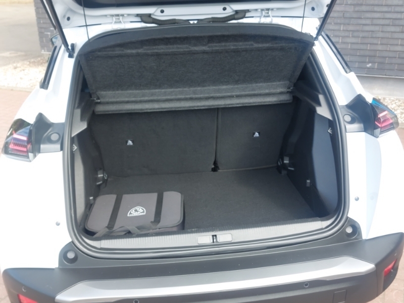 Peugeot e-2008 100Kw Allure 50Kwh Black #18