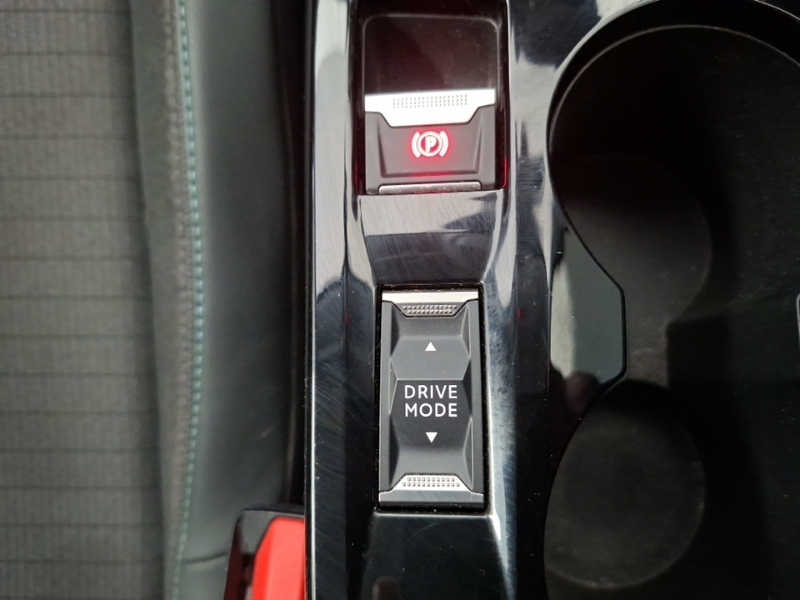 Peugeot 208 1.2 Puretech Allure Premium Hatchback E Red #15