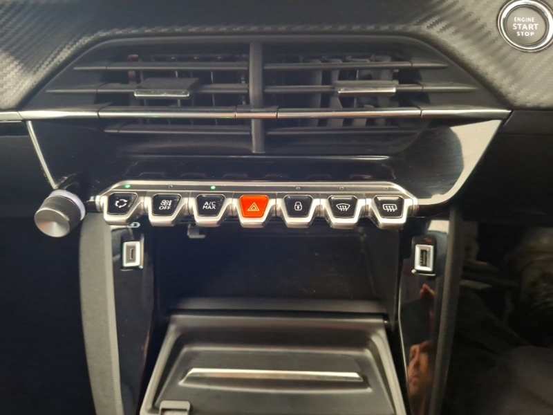 Peugeot 208 1.2 Puretech Allure Premium Hatchback E Red #16