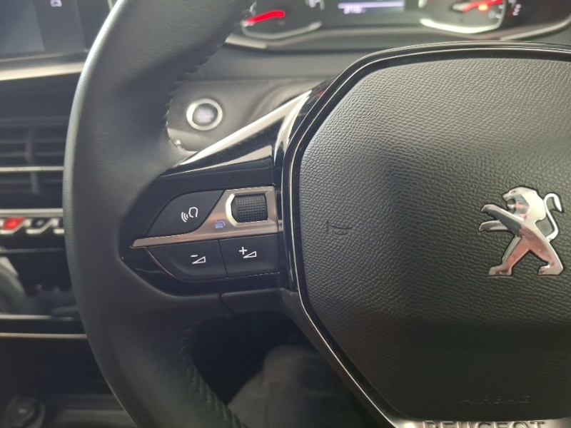 Peugeot 208 1.2 Puretech Allure Premium Hatchback E Red #12