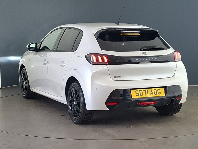 Peugeot 208 1.2 Puretech Allure Premium Hatchback E Red #2