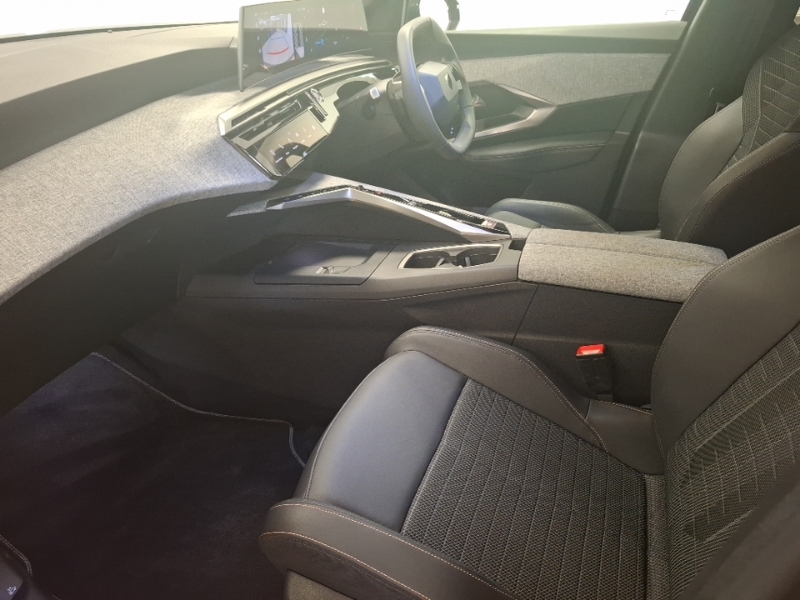 Peugeot 3008 157Kw Allure 73Kwh Black #5