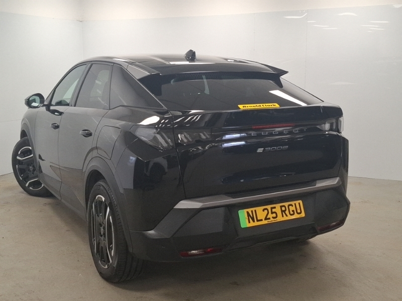 Peugeot 3008 157Kw Allure 73Kwh Black #2
