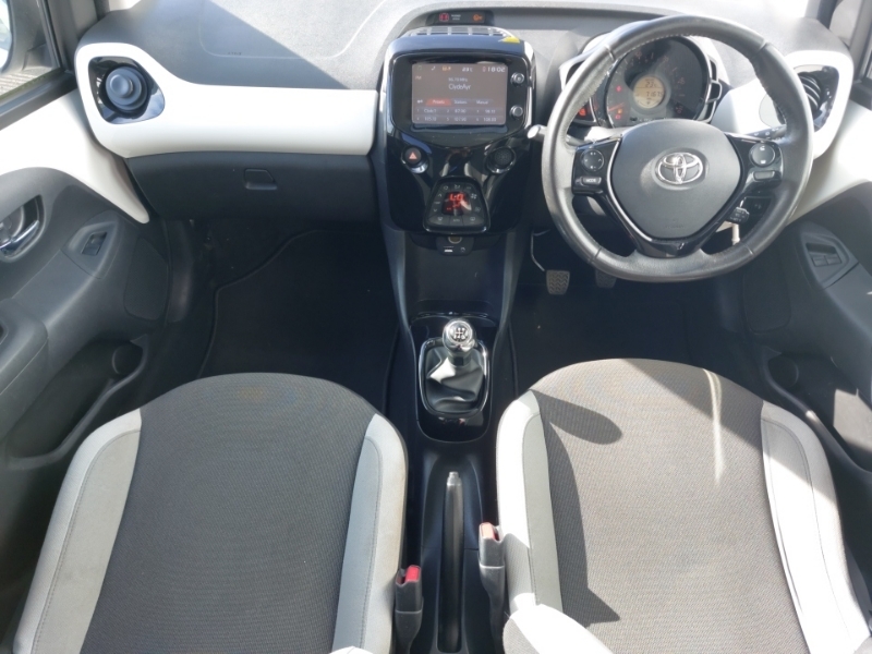 Toyota Aygo 1.0 Vvt-i X-press White #3