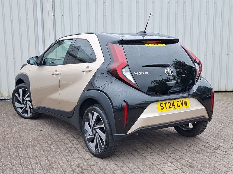 Toyota Aygo X 1.0 Vvt-i Edge Beige #2